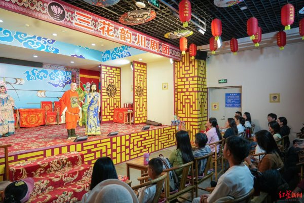 高忆管理 观众暴涨，三花川剧团挤满年轻人，成都文旅新亮点火爆“五一”